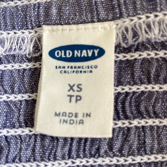 Old Navy Off the Shoulder Shirred Top - Picture 7 of 8